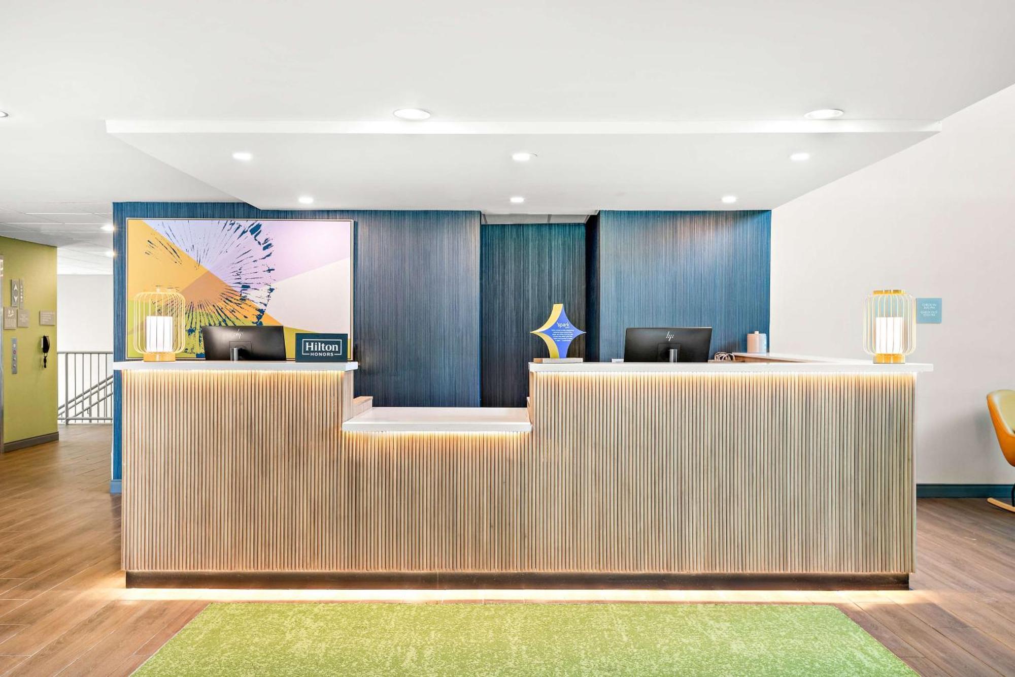 Spark By Hilton Exton Kültér fotó